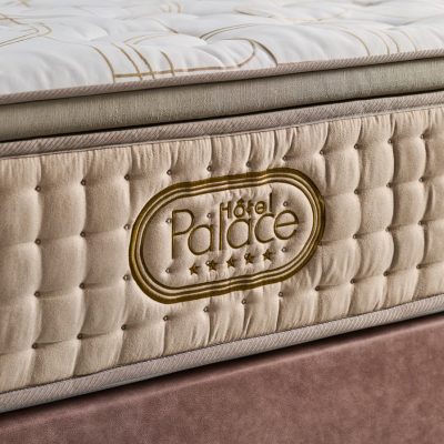 Matelas Balade à Calvi en tricot Palace Hôtel 5 étoiles André Renault